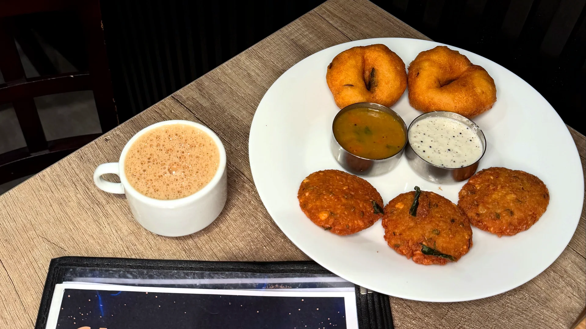 Medhu vada and masala vada with sambar, coconut chutney and masala tea
